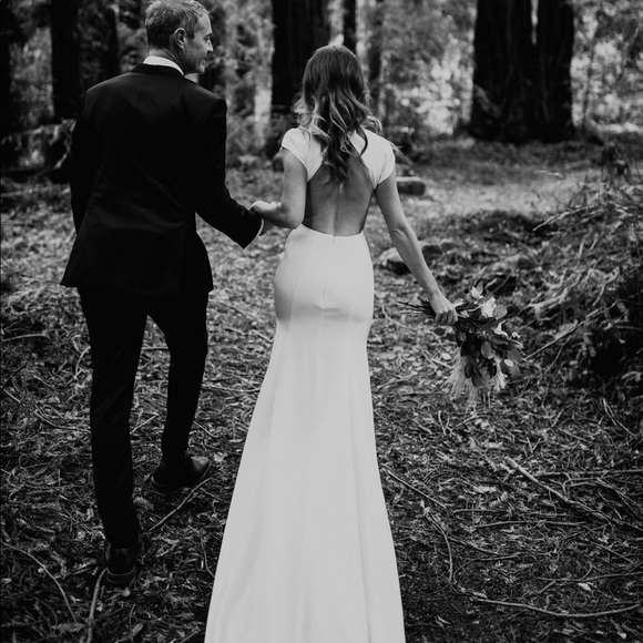 GORGEOUS “Kir” Wedding Gown by Sarah Seven - Picture 7 of 8